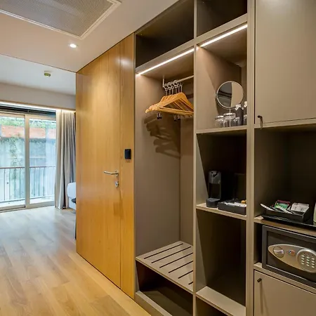 Отель Acta The Clover 4*