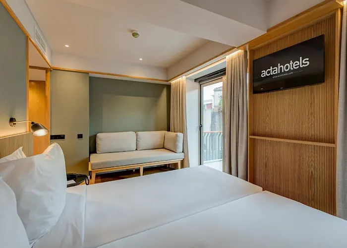 Acta The Clover Hotell