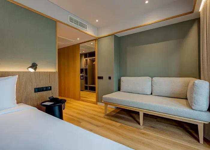 Acta The Clover Otel Porto