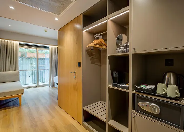 Hotell Acta The Clover 4*