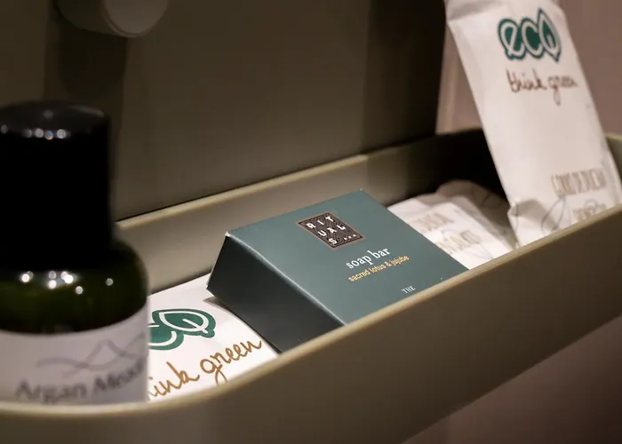 Otel Acta The Clover