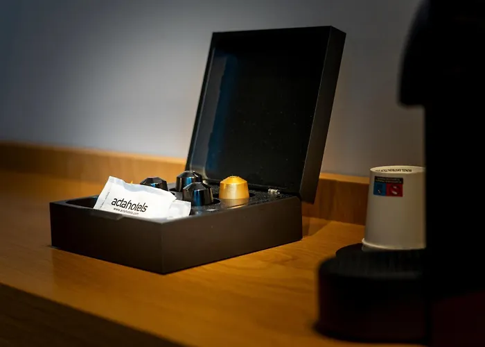 Otel Acta The Clover 4*