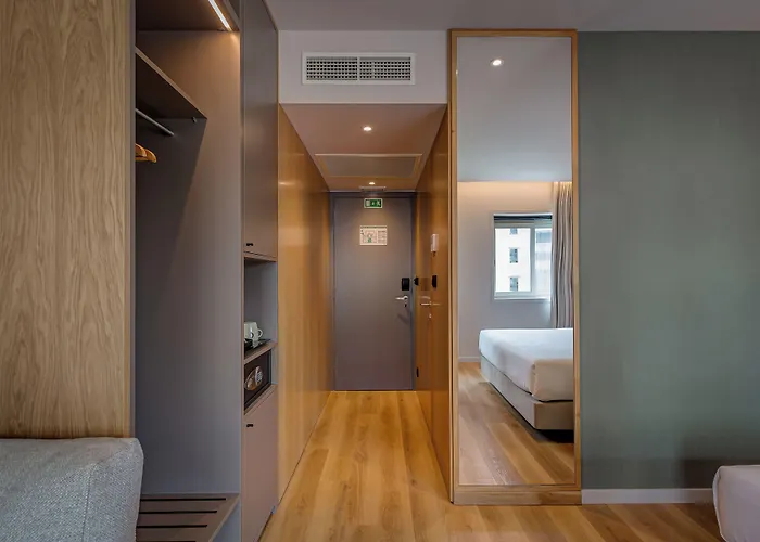 Otel Acta The Clover 4*