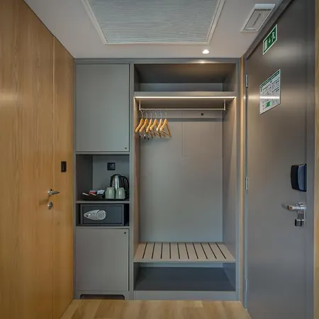 Hotel Acta The Clover 4*