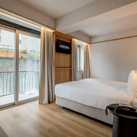 Acta The Clover Hotel Oporto