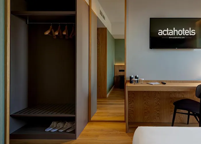 Hotell Acta The Clover Oporto
