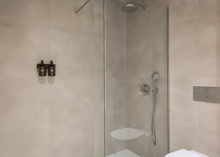 Acta The Clover Hotell Oporto