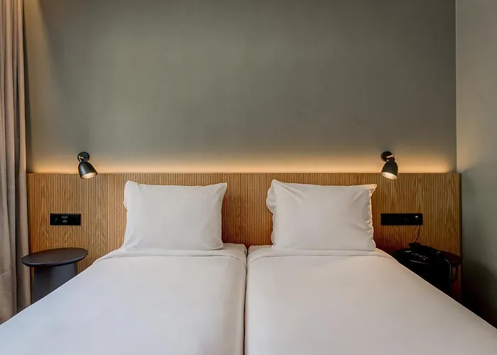 Acta The Clover Hotel 4*