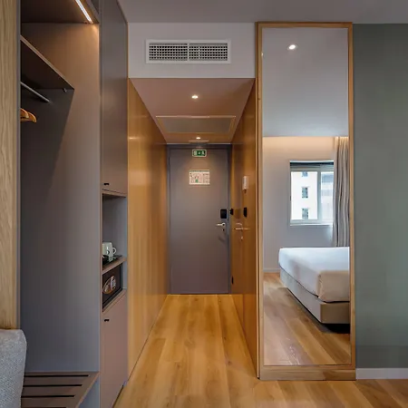 Отель Acta The Clover 4*