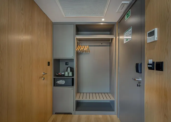 Hotel Acta The Clover 4*